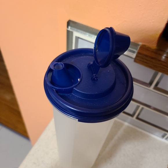 Tupperware container - Picture 5 of 5